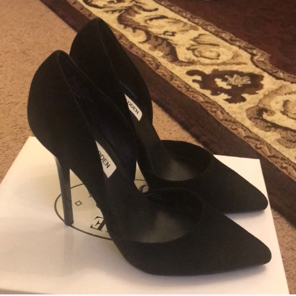 Steve Madden Varcityy Black Suede Pump 6.5